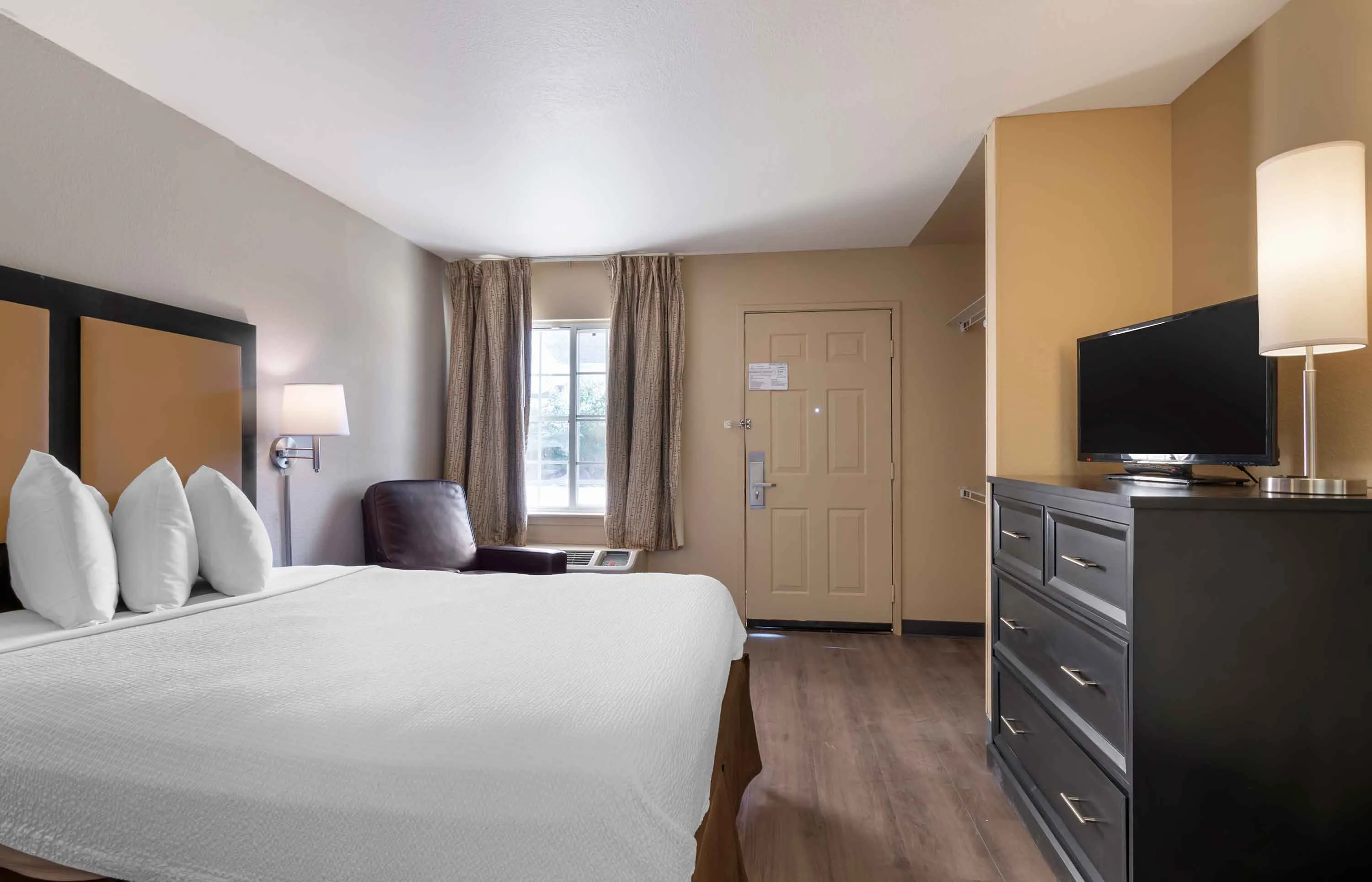 Studio Suite - 1 Queen Bed