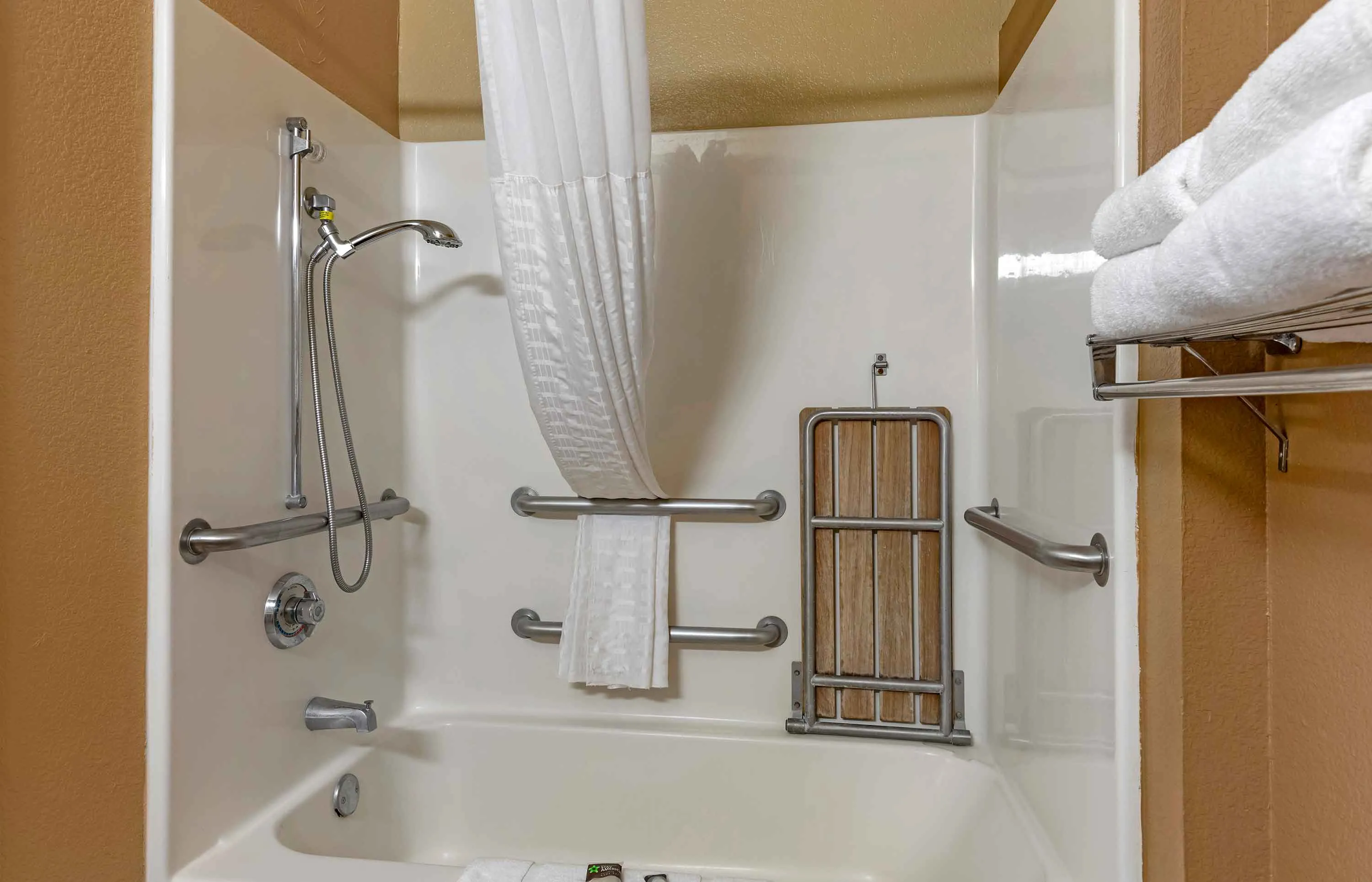 1 Bedroom Suite - 2 Full Beds