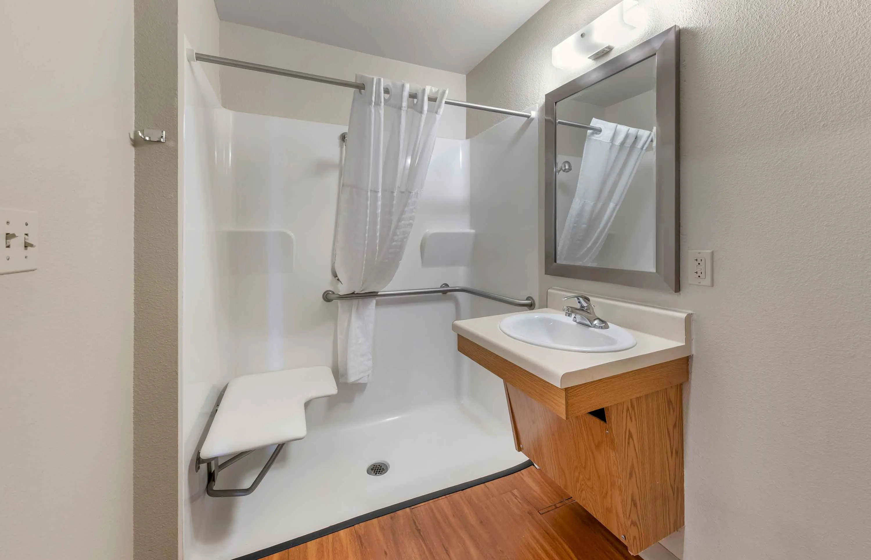 Studio Suite - 1 Queen Bed