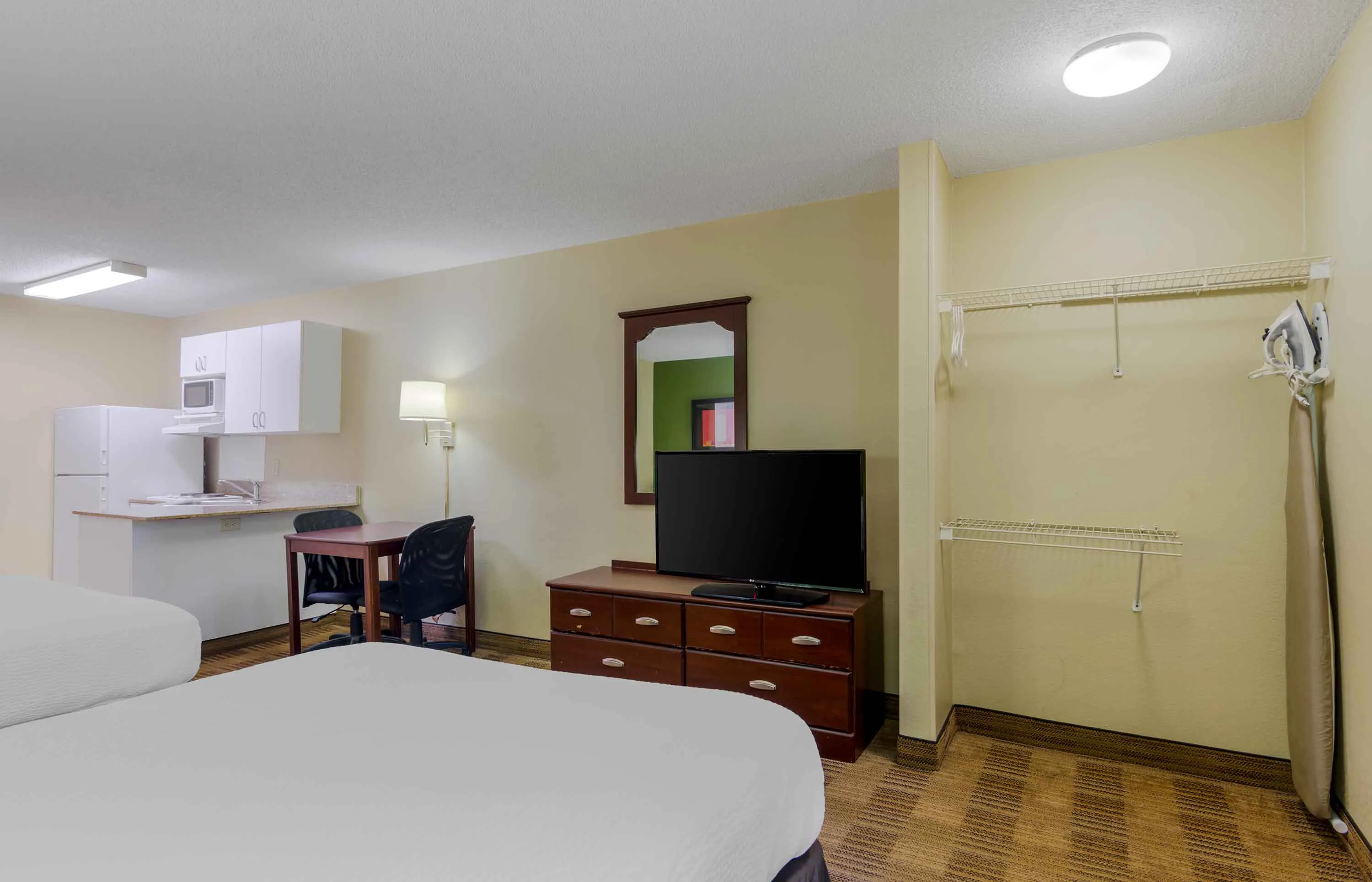 Studio Suite - 2 Full Beds