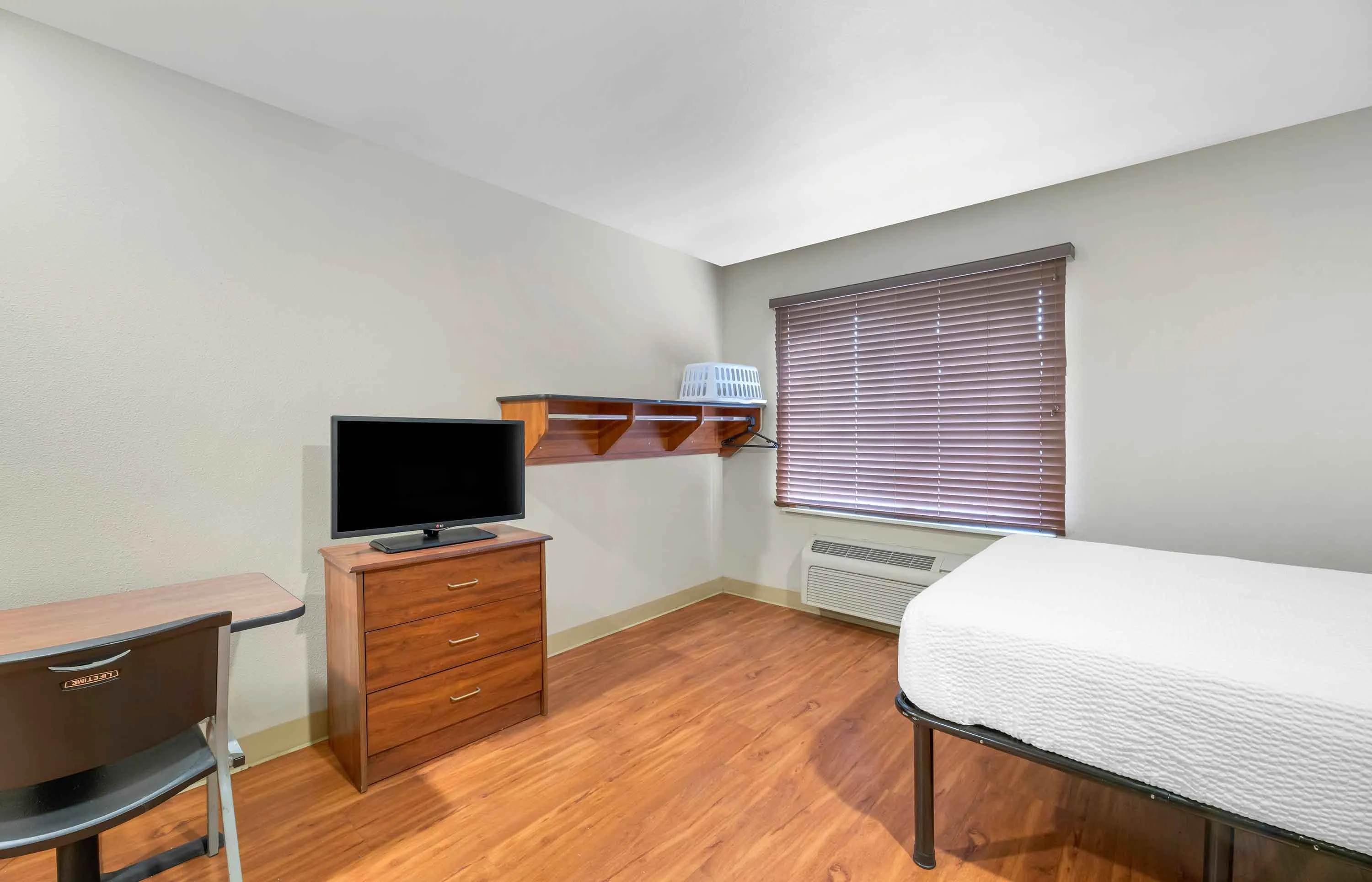 Deluxe Studio - 1 Full Bed