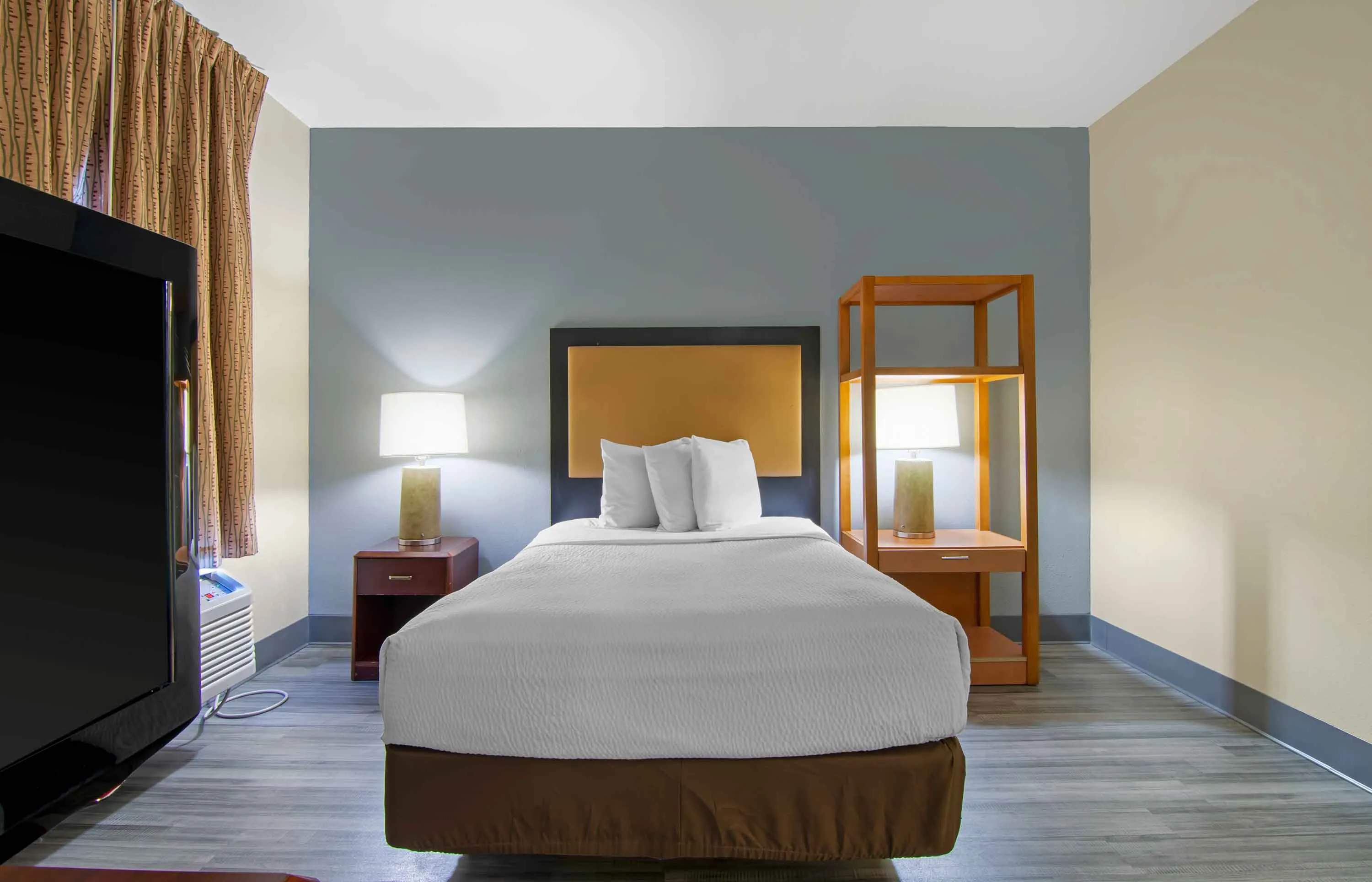 Deluxe Studio - 1 Full Bed