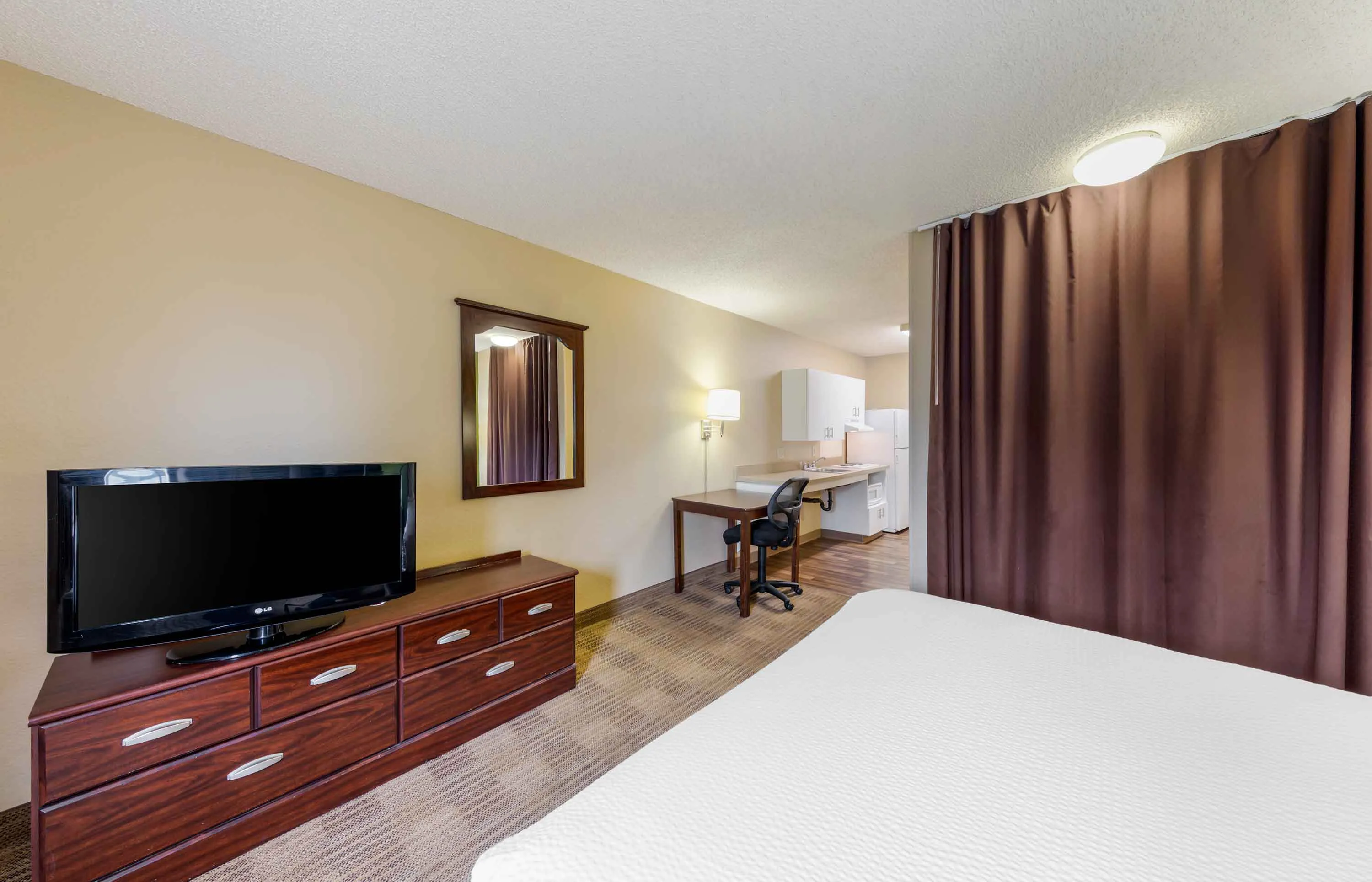 Studio Suite - 1 Queen Bed