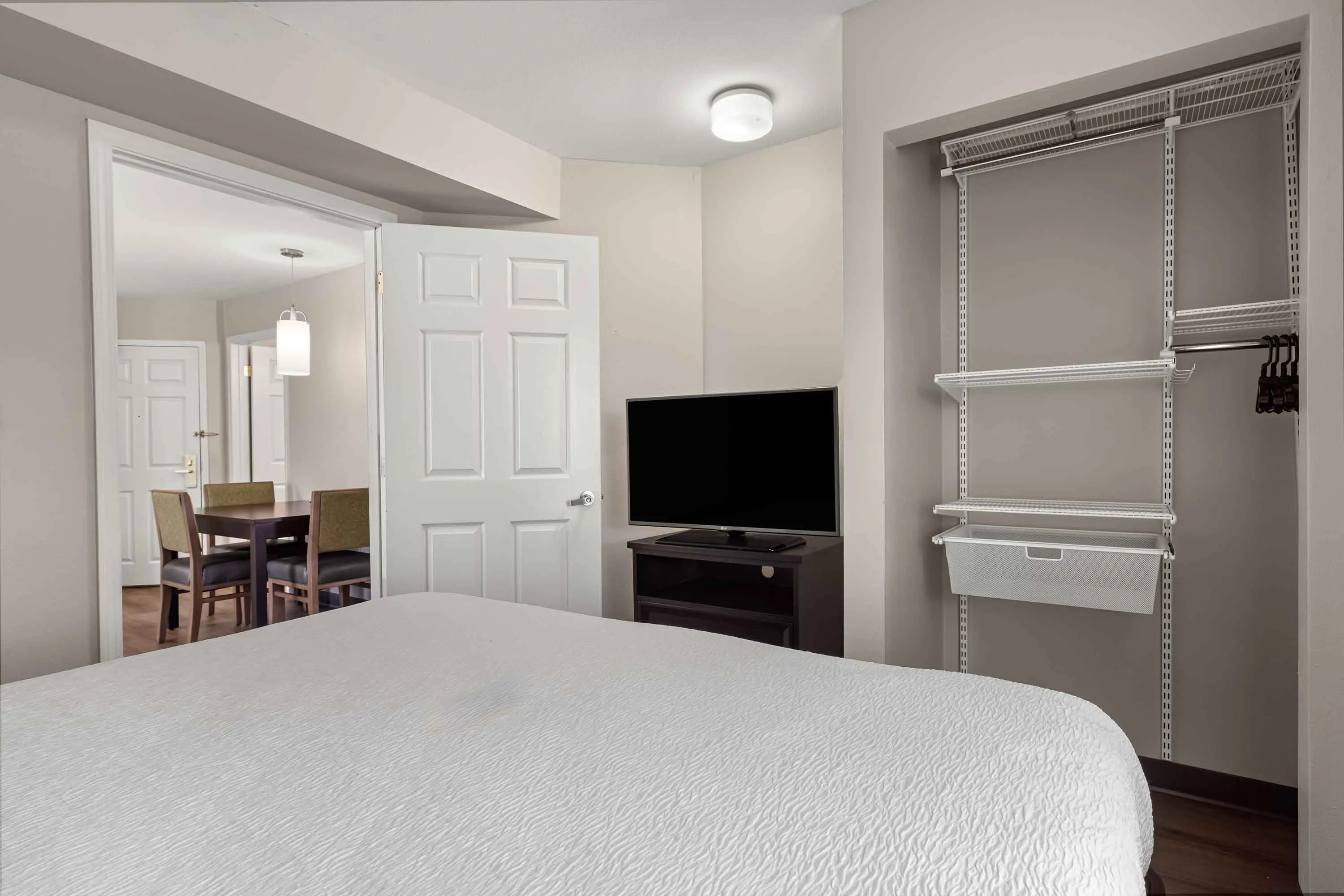 2 Bedroom Suite - 1 King and 1 Queen Bed