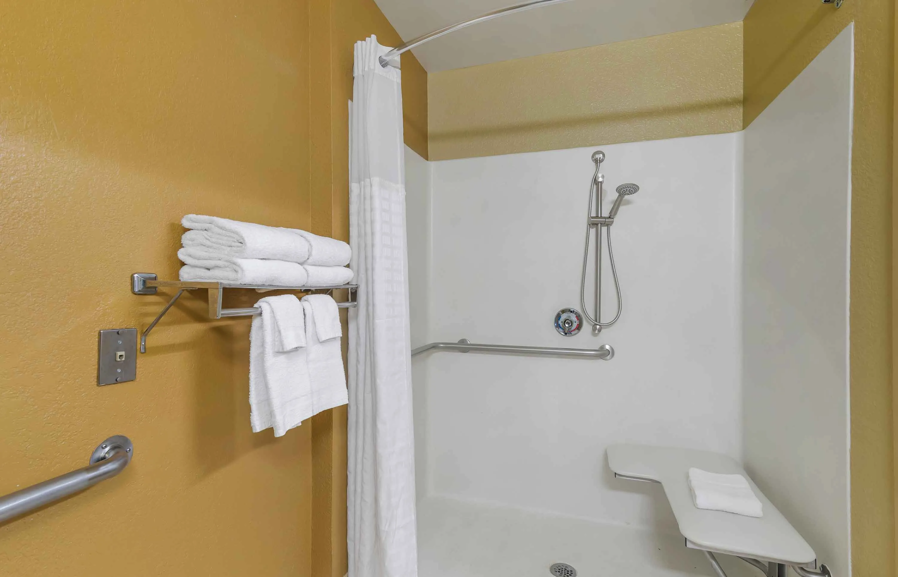 Studio Suite - 2 Full Beds